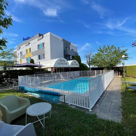 Hotel Restaurant Kyriad Direct Dijon Nord - Zenith - Toison D'Or ภายนอก รูปภาพ