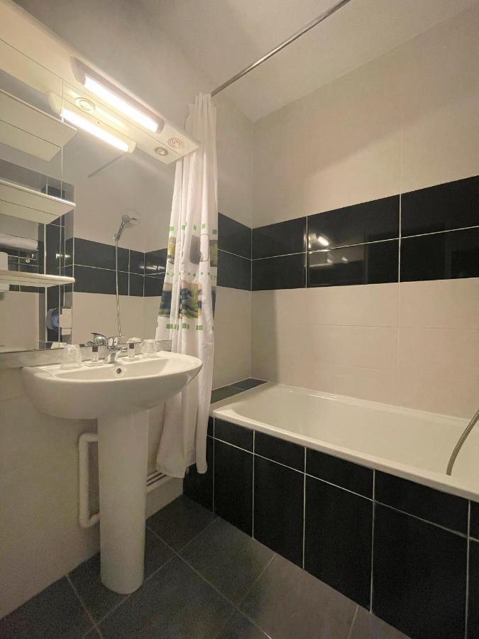 Hotel Restaurant Kyriad Direct Dijon Nord - Zenith - Toison D'Or ภายนอก รูปภาพ