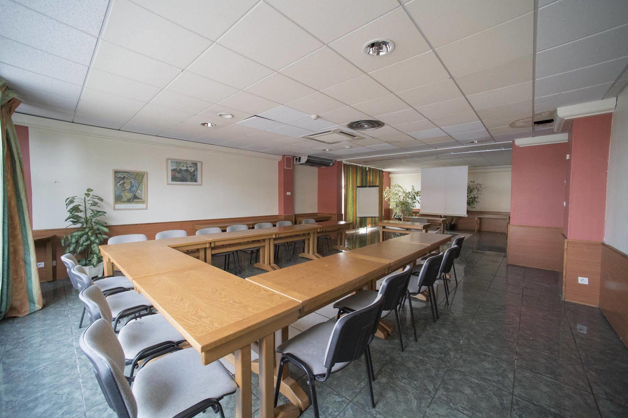 Hotel Restaurant Kyriad Direct Dijon Nord - Zenith - Toison D'Or ภายนอก รูปภาพ
